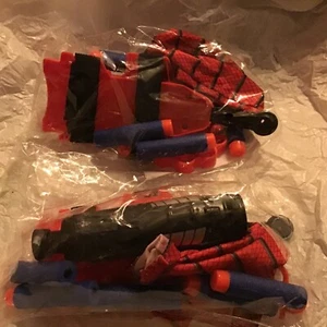 Guante Spiderman y juguete de bala de espuma - NUEVO - Pequeña adición divertida a Marvel Play - Imagen 1 de 6