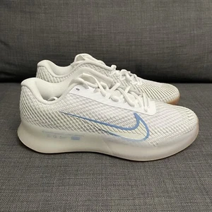 Nike Court Air Zoom Vapor 11 HC Tennis Shoes Womens Size 9 White DR6965-105 - Picture 1 of 6