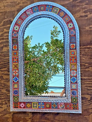 Espejo de hojalata perforado arqueado 38" hecho a mano arte popular mexicano decoración de pared grande XL Foto 1 de 4