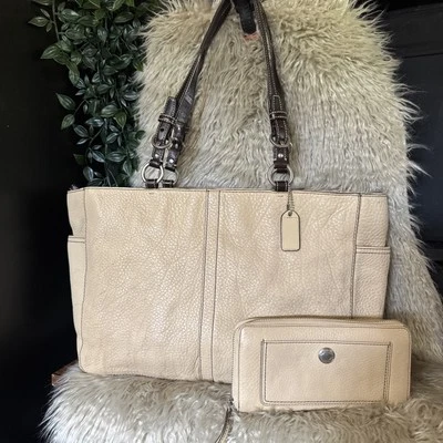 蔻驰F10892 Chelsea East West沙纹鹅卵石皮革托特包匹配钱包 — 第 1/4 张图片