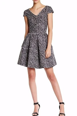 $148 NUEVO CON ETIQUETAS BETSEY JOHNSON Talla 6 VESTIDO DE FIESTA ACAMPANADO COSTURA CON FLECOS GRIS/NEGRO Foto 1 de 4