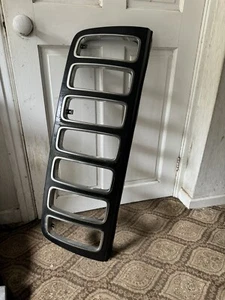Jeep Grand Cherokee WJ 2.7 CRD pre-facelift front grille 5GL79TRMAA BLACK - Picture 1 of 11