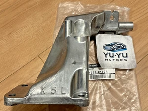 Infiniti Genuine G35 M37 FX37 Q70 QX70 Left Engine Mount Bracket 11233-JK50A OEM - Picture 1 of 8