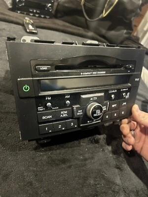 2007-2011 HONDA CR-V FACTORY AM/FM STEREO w/6-CD CHANGER #39100-SWA-A011-M1 - Image 1 of 4