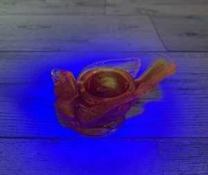 Vtg Degenhart Salt Cellar Amberina Slag Cadmium Glass Bird With Berry UV Glow - Picture 1 of 10