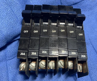 1 CTLER HAMMER XO 120 20 Amp Disyuntor Monopolo 120V XO120 SQUARE D Foto 1 de 4