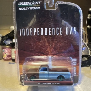 1/64 GREENLIGHT HOLLYWOOD INDEPENDENCE DAY 1971 CHEVROLET C-10  TRUCK  - CHASE - Picture 1 of 5