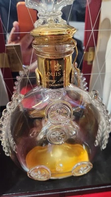 Botella Remy Martin Luis XIII y caja completa Foto 1 de 4