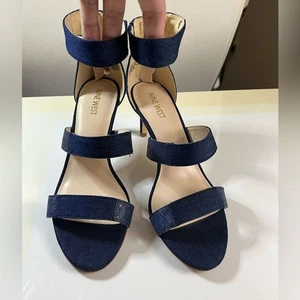 Nine West Denim Riemchenabsatz Sandale blau Jeans offene Zehenpartie Knöchelriemen Y2K schick Damen 8 - Bild 1 von 6