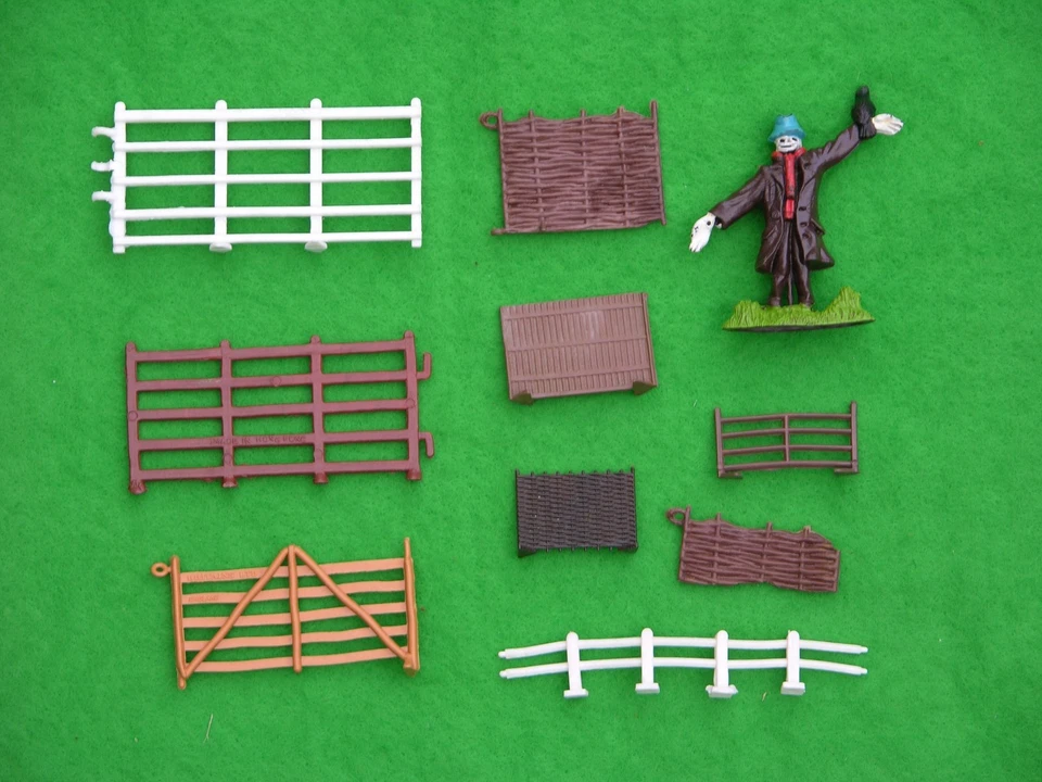 BRITAINS FARM, FARMYARD FENCING MULTI-LISTING - Image 1 of 1