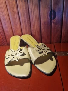 VALERIA GROSSI APPLE GREEN LEATHER UPPER/LINING KITTEN HEELS-5 CM SIZE 9 SLIDES - Picture 1 of 7