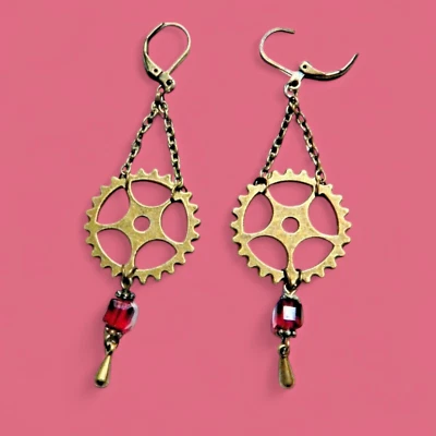PENDIENTES ENGRANAJE DE BRONCE Y CUENTAS ROJAS orejas perforadas o túneles steampunk mecanismo de relojería L5 Foto 1 de 4