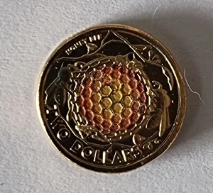 2022 $2 HONEYBEE COLOURED AUSTRALIAN TWO DOLLAR COIN QUEEN HONEY BEE UNC - Picture 1 of 2