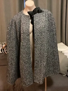 Beautiful Woven Black Tweed Cape OSFM - Picture 1 of 10