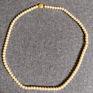 Collar Napier vintage de perlas sintéticas broche tono dorado - Imagen 1 de 8