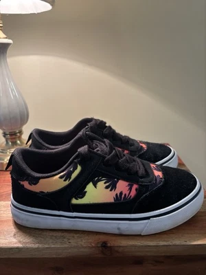 Airwalk Kids tamanho 3 levemente usado ótimo estado couro de palmeiras - Imagem 1 de 4