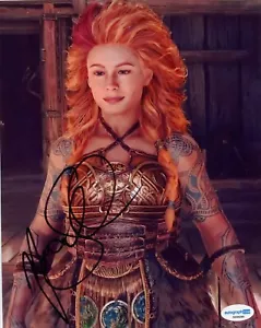 MINA SUNDWALL SIGNED 8x10 FOTO GOD OF WAR RAGNAROK Thrúd AUTOGRAMM ACOA COA - Bild 1 von 3