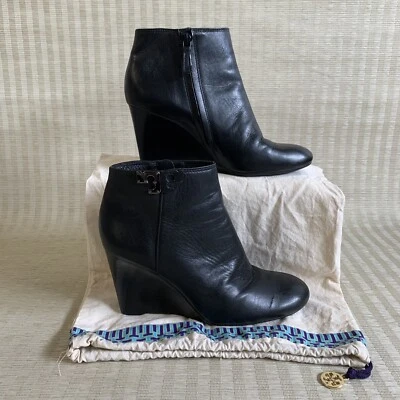 Botín Tory Burch Tacón de Cuña Negro Cuero Caído Cremallera Lateral Bolsa Antipolvo Talla 7.5 M Foto 1 de 4