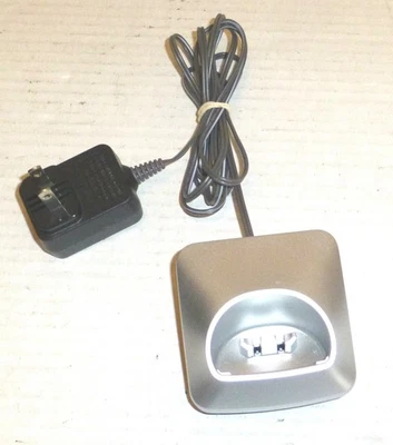 Base de carga para teléfono inalámbrico Panasonic PNLC1040 YA con adaptador PNLV233 Foto 1 de 4