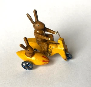 Erzgebirge antikes Miniatur Motorrad mit Hasen - Bild 1 von 5
