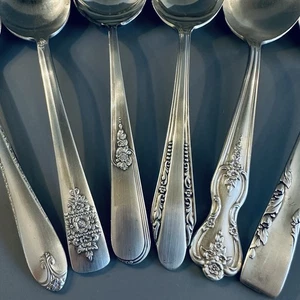 6 nicht übereinstimmende versilberte Gumbo Suppenlöffel Silber gemischt antik Vintage Besteck - Bild 1 von 3
