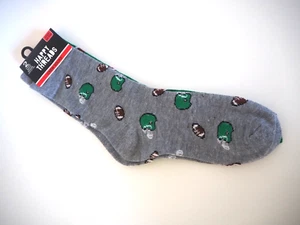 Football & Helme 2 Paar Pack grau & grün Neuheit Crew-Socken Schuhgröße 4-10 NEU - Bild 1 von 5