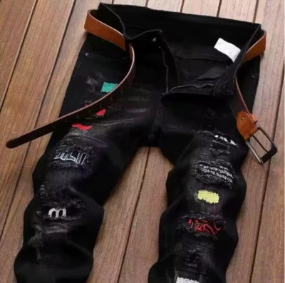 Pantalones de mezclilla negros para hombre calce ajustado con parches bordados patrón o cremalleras Foto 1 de 4