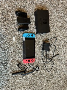 Nintendo Switch 32GB Handheld Console - Unpatched. XAW10009192231