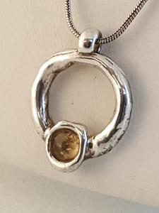 Firmado brutalista martillado anillo círculo de plata esterlina anillo círculo BL topacio - Imagen 1 de 16