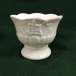 Belleek Collectors Society 2012 Pedestal Bowl Parian Irish China Borde Dorado 3.25x4 - Imagen 1 de 6