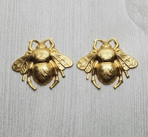 Large Brass Bee Stampings x 2 - 113RAT. - Picture 1 of 3