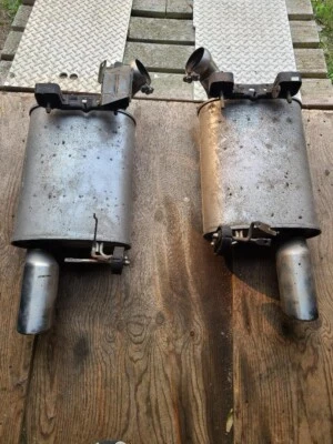 Silenciadores de escape OEM Ford Mustang GT 2011, 2012, 2013, 2014 Foto 1 de 4