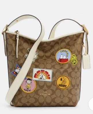 Bolsa de viaje Coach X Peanuts Val en lona de la firma con parches universitarios.Nueva. Foto 1 de 4