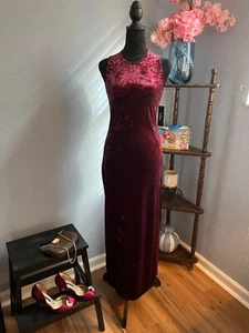 Long sleeveless burgandy velvet dress size S - Picture 1 of 6