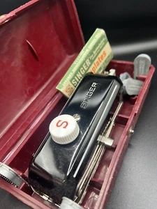 Singer Sewing Machine Button Hole Attachment VINTAGE Hand Held Red Case - Picture 1 of 3