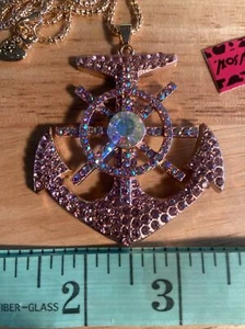 Collar de anclaje de cristal rosa Betsy Johnson - Imagen 1 de 5