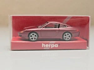 MODELO COCHE 1:87: PORSCHE 996, violeta metálico, HERPA, ¡NUEVO Y EMBALAJE ORIGINAL! A1-8 - Imagen 1 de 3