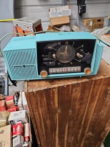Vintage GE General Electric Model C-147 C Turquoise AM Clock, Radio NOT WORKING - Picture 1 of 5