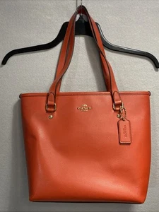 BOLSO COACH BOLSO TAXI GRANDE CUERO GRANO CRUZADO 34099 NARANJA - Imagen 1 de 22