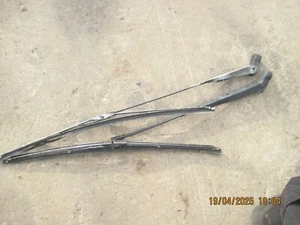 Mitsubishi Sigma GJ GK GN Wiper Arms - READ Description - Picture 1 of 3
