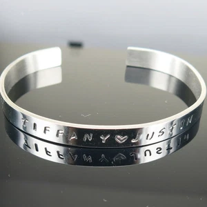 Individuelles Armreif - personalisierter Namensarmreif mit Gravur, Gold oder Silber Edelstahl - Bild 1 von 7