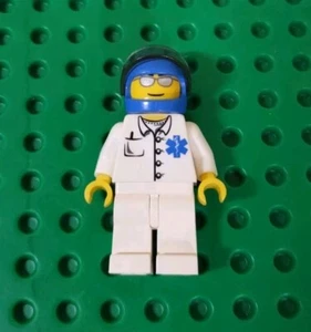 LEGO City Hospital Doctor EMT Star Minifigure doc022 Only 7892 - Picture 1 of 1