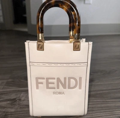 Bolso de Mano Vitello King Plexiglás Logo Repujado Mini Fendi Sunshine Shopper Blanco Hielo Foto 1 de 4
