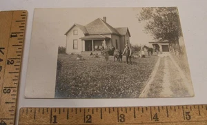 ANTIKE 1913 RPPC POSTKARTE BAUERNHAUS BAUERNHOFTIERE & FAMILIE SHELBYVILLE INDIANER - Bild 1 von 24