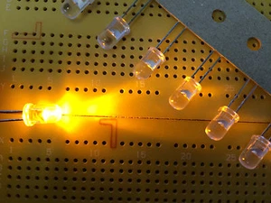 LED Ámbar Extra Alto Brillo 5mm HLMP-EL3A-WXKDD 590nm 2.1lm 30° Multi Cantidad - Imagen 1 de 1