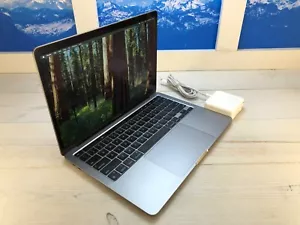 Apple MacBook Pro 2022 13" Laptop M2 256GB SSD 8GB RAM Grau Top 47 Zyklen - Bild 1 von 12