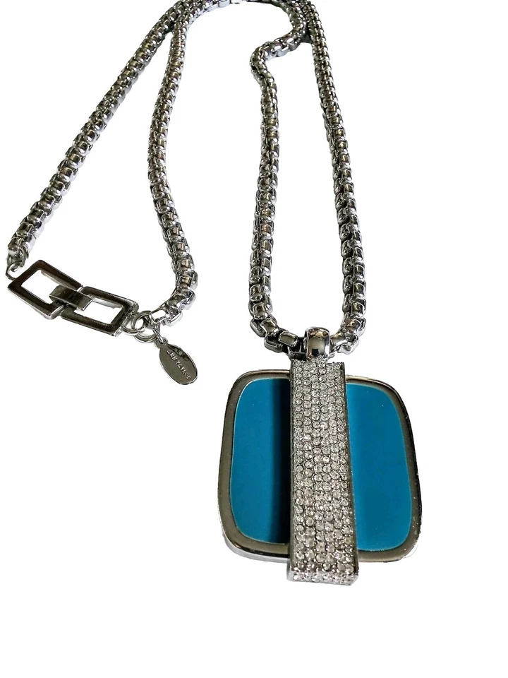 Collar colgante Ann Taylor tono plata con esmalte azul y pavé piedras transparentes Foto 1 de 4