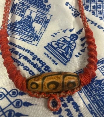 MAGIA Collar Colgante Nueve Ojos Tibetano Cuentas Antiguo 9 Ojos Genuino AMULETO DZI Foto 1 de 4