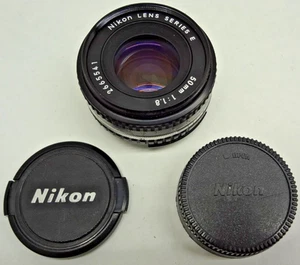 Nikon 50 mm F/1.8 1:1.8 Series E Manual Pancake Objektiv mit Kappen - KOSTENLOSER VERSAND!!! - Bild 1 von 5