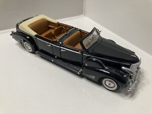 Road Signature 1/24 Presidential Series 1938 Cadillac V-16 Presidential Limo